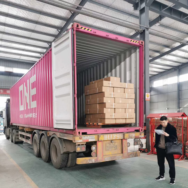 出口非洲一體化太陽(yáng)能路燈鋰電路燈項(xiàng)目正在加緊供貨中